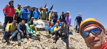صعود تیم ۳۰ نفره کوهنوردان خوزستانی به قله دنا